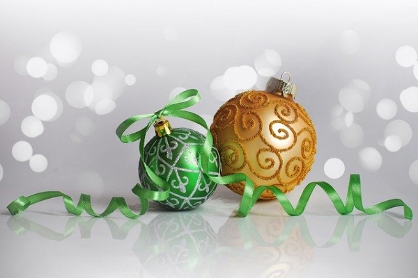 christmas-decorations-1816478_640